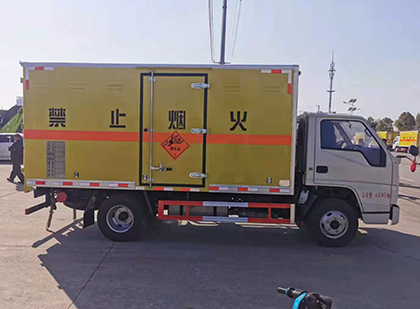 台江爆破器材运输车工人安全操作规范与智能技术保障